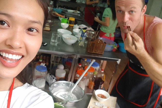 5 Traditional Dishes Hanoi Cooking Class with Market Trip - Old Quarter Start at 8 P. Gia Ngư: How the Class Gets You Oriented Fast