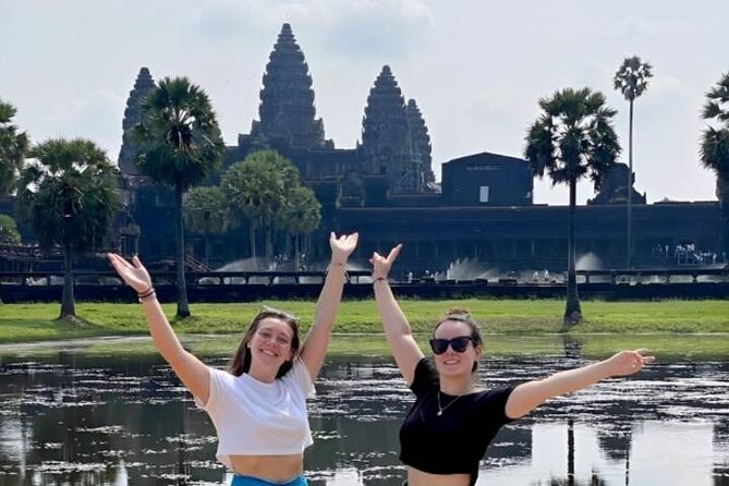 Angkor Wat Sunrise & 3 Main Temples with Breakfast – Small Group - Stop 3: Bayon Temple and the 200 faces of Lokeśvara