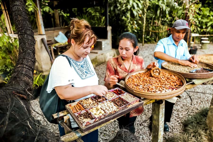 Bali: Mount Batur Sunrise Guided Hike and Natural Hot Spring - Summit time: sunrise, breakfast, and the small volcano tricks