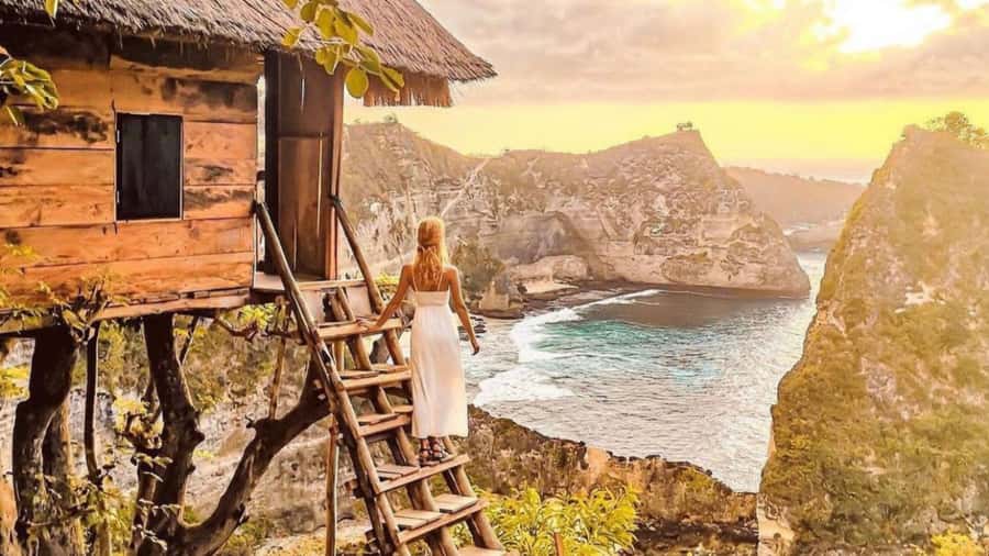 Bali: Nusa Penida All-Inclusive Full-Day Tour with Transfers - Diamond Beach: stairs, swimming potential, and photo crowds