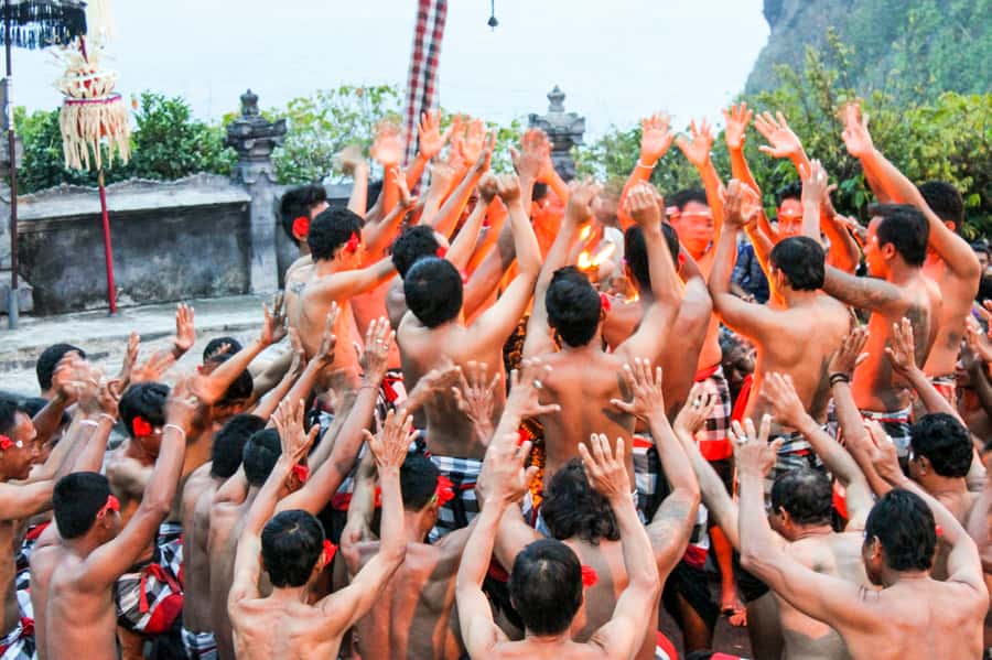 Bali Sunset: Uluwatu Temple, Kecak Dance and Jimbaran Bay - Why Uluwatu Temple at sunset is worth the drive