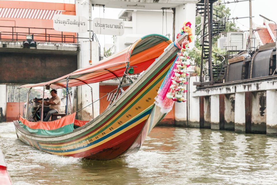 Bangkok: 2-Hour Canal Tour by Teak Boat - Small extras along the way: fruit vendors, catfish, and even lizards