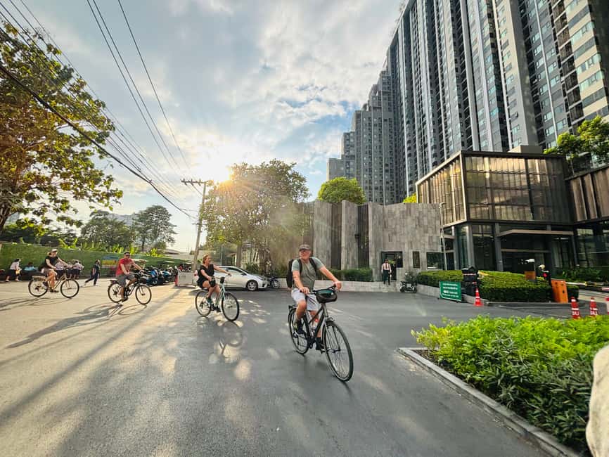 Bangkok: Backstreets and Hidden Gems Bike Tour - Bikes, breaks, and refreshment stops that make the day easier