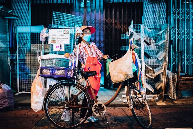 Bangkok Backstreets Food Tour with 15+ Tastings - The guide matters: why the tour feels smooth with a guide and assistant