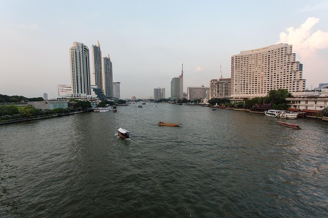 Bangkok by Night: Temples, Markets and Food Tuk-Tuk Tour - Getting started: BTS meeting point and the tuk-tuk rhythm