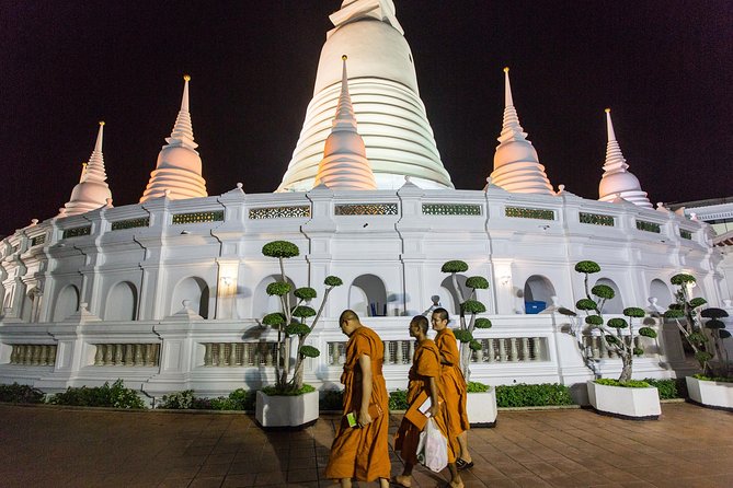 Bangkok by Night: Temples, Markets and Food Tuk-Tuk Tour - Temples and Old City at night: what you’ll see (and what you won’t)