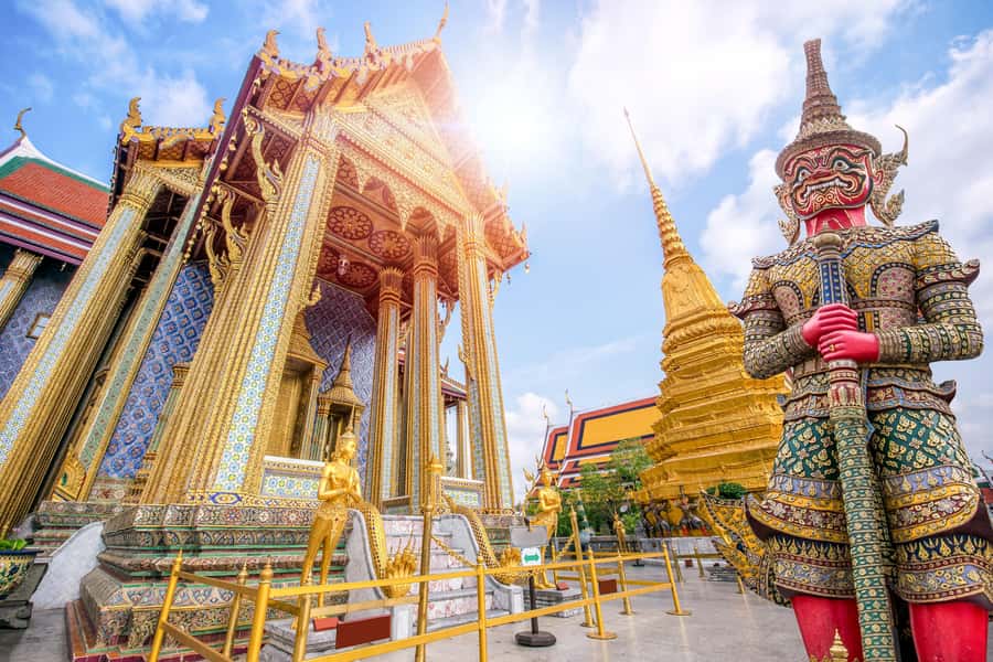 Bangkok: City Highlights Temple and Market Walking Tour - Key takeaways
