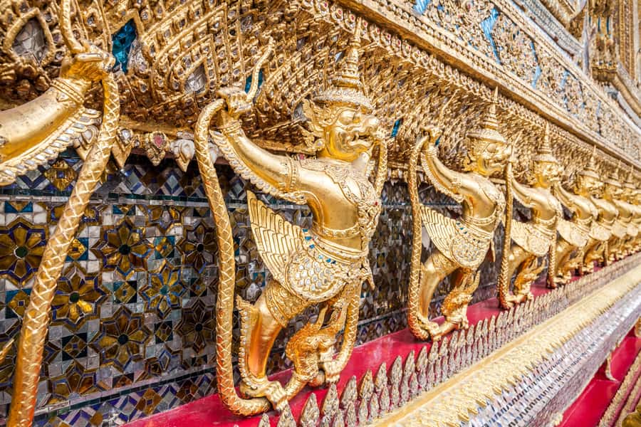 Bangkok: City Highlights Temple and Market Walking Tour - Who should book this Bangkok temple-and-market tour?