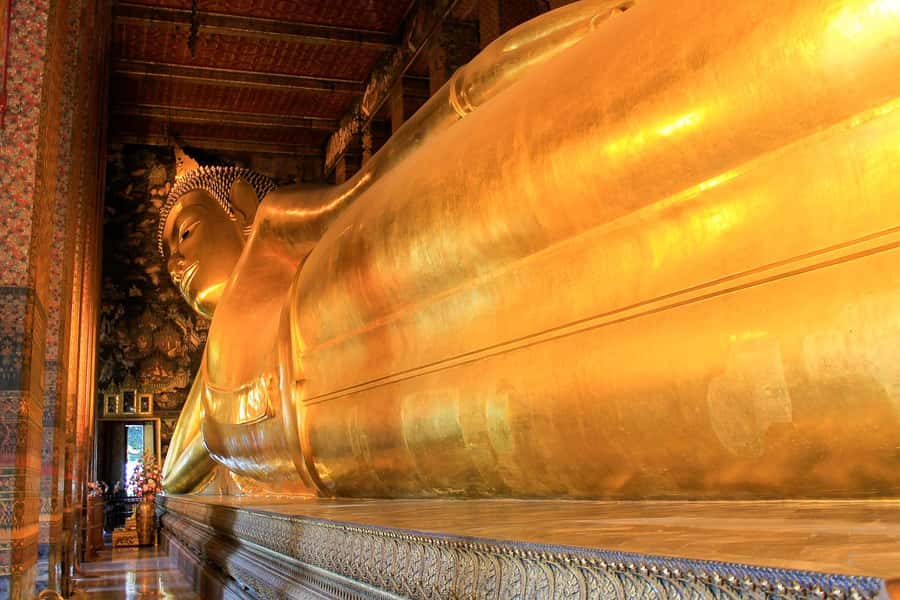 Bangkok: City Highlights Temple and Market Walking Tour - Grand Palace and Emerald Buddha Temple: the sacred start at Wat Phra Kaew
