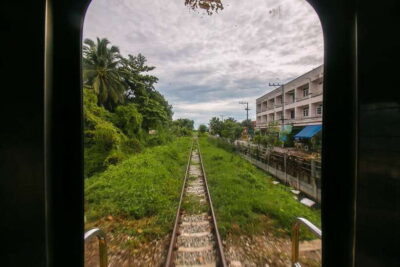 Bangkok: Damnoen Saduak Market and Maeklong Railway Market - Maeklong Railway Market: the Umbrella Pulldown scene is the main show