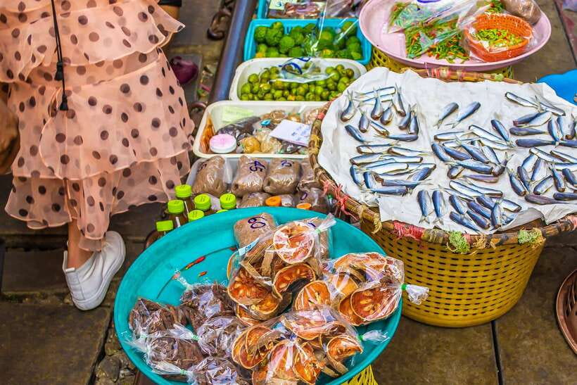 Bangkok: Damnoen Saduak Market and Maeklong Railway Market - The best way to enjoy both markets in one go