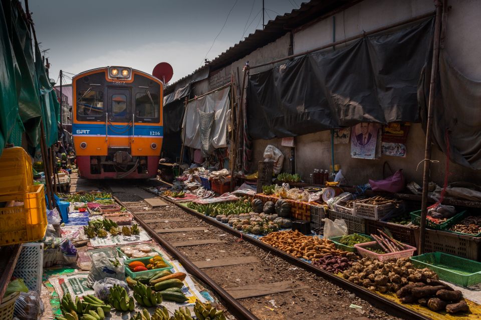 Bangkok: Damnoen Saduak, Train Market & Mahanakhon Day Trip - The Ride Out in Air-Conditioned Comfort (About 1.5 Hours Each Way)