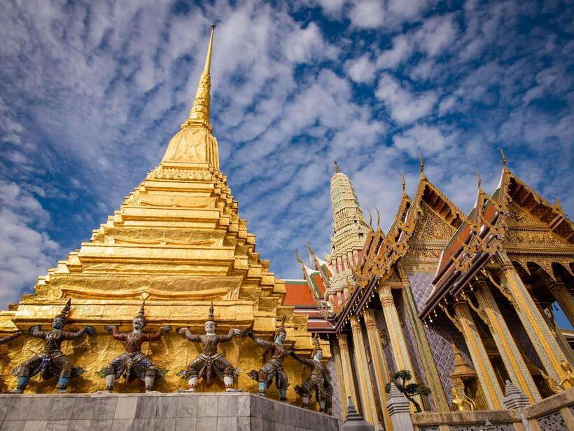 Bangkok: Grand Palace and Wat Phra Kaew Guided Walking Tour - Price and the 500 baht entrance-fee catch