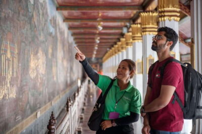 Bangkok: Grand Palace and Wat Phra Kaew Guided Walking Tour - What you actually see: the palace grounds first, then Wat Phra Kaew