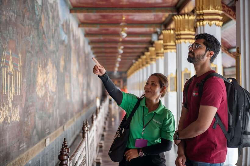 Bangkok: Grand Palace and Wat Phra Kaew Guided Walking Tour - What you actually see: the palace grounds first, then Wat Phra Kaew