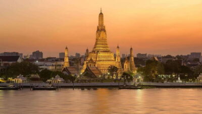 Bangkok: Grand Palace, Wat Pho, and Wat Arun Guided Tour - Meeting Outside Golden Place (Tha Chang Pier) and Finding Your Group