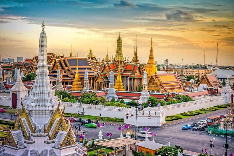 Bangkok: Grand Palace, Wat Pho, and Wat Arun Guided Tour - Boat Ride on the Chao Phraya: A Short Break With Big Views