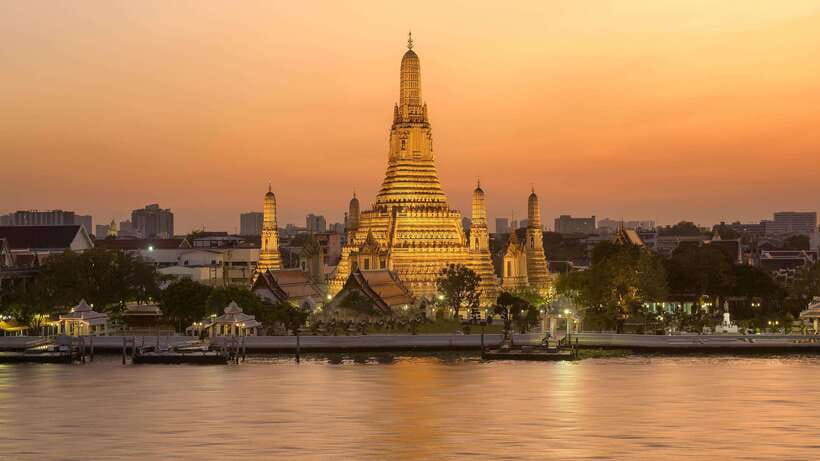Bangkok: Grand Palace, Wat Pho, and Wat Arun Guided Tour - Meeting Outside Golden Place (Tha Chang Pier) and Finding Your Group