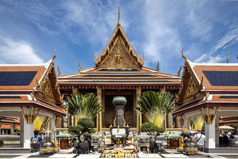 Bangkok: Grand Palace, Wat Pho, Wat Arun Sacred & Local Tour - Pak Khlong Talat Flower Market: The Cool-Down Finale