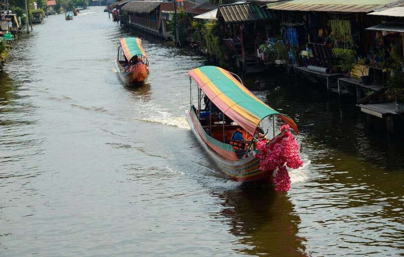 Bangkok: Longtail Boat Canal Cruise - Wat Paknam’s giant Buddha stop: quick photos, big scale