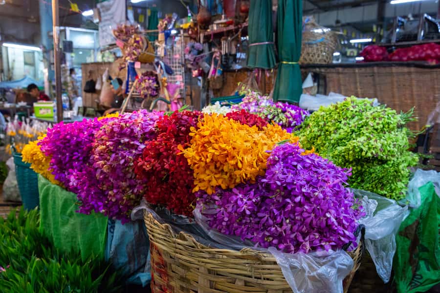 Bangkok: Markets, Temples and Food Night Tour by Tuk Tuk - Bangkok at night, by tuk tuk: why this works so well in 4 hours