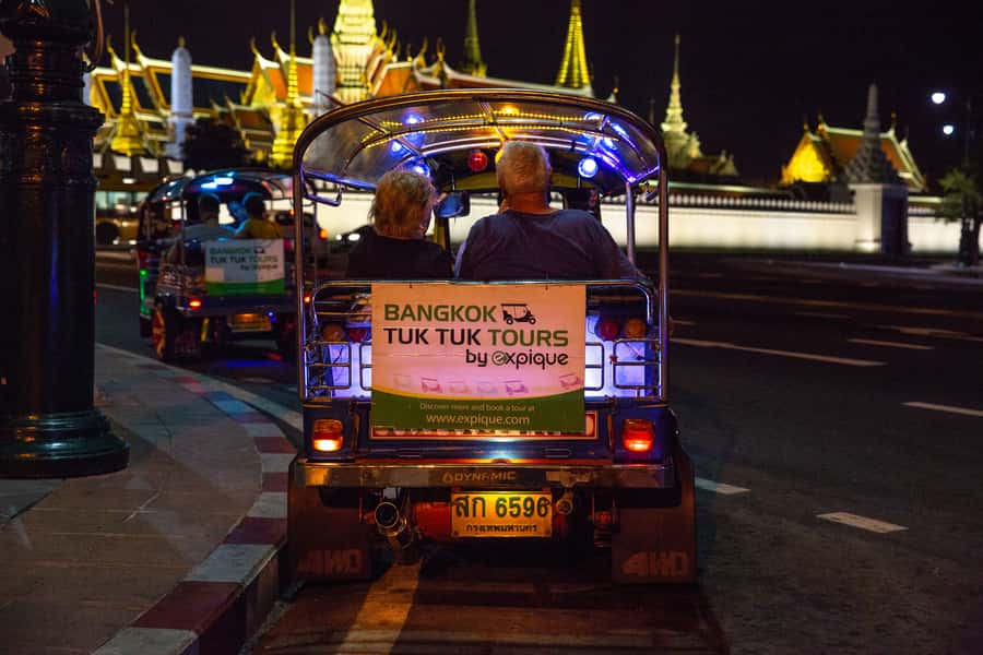 Bangkok: Markets, Temples and Food Night Tour by Tuk Tuk - Chinatown and dessert: mango sticky rice, and when stalls are closed