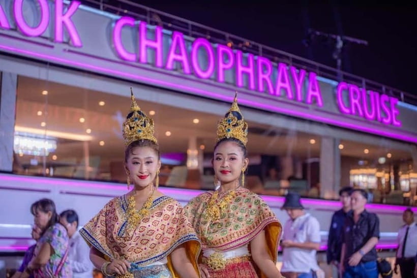Bangkok: The Newest Luxury 5-Star Bangkok Chao Phraya Cruise - Live Thai Dance and Music: When the Show Becomes Part of the Party