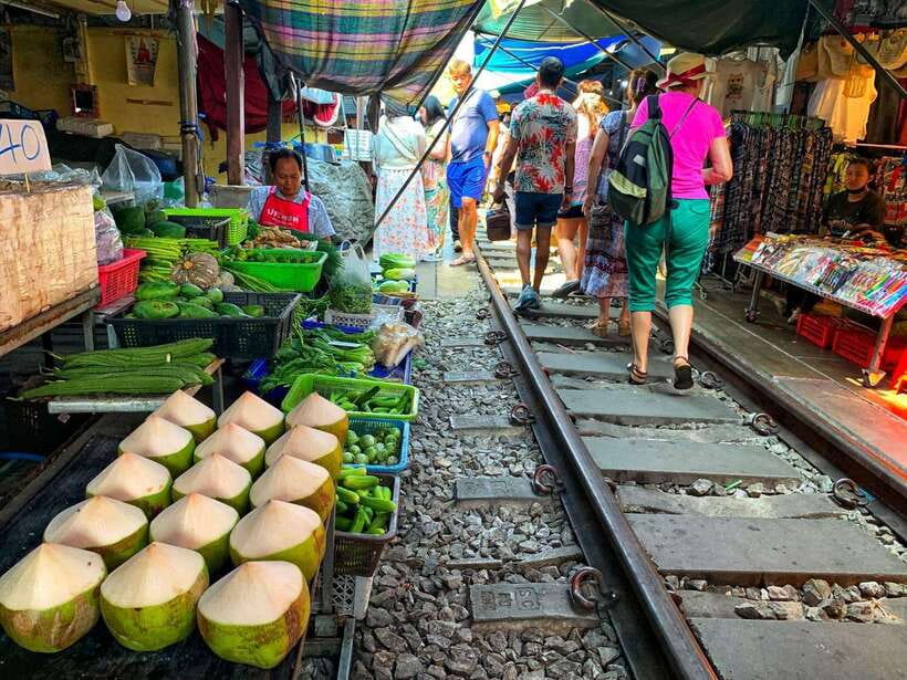 Bangkok: Train Market & Floating Market with Boat Ride - Maeklong Railway Market: the train moment you came for