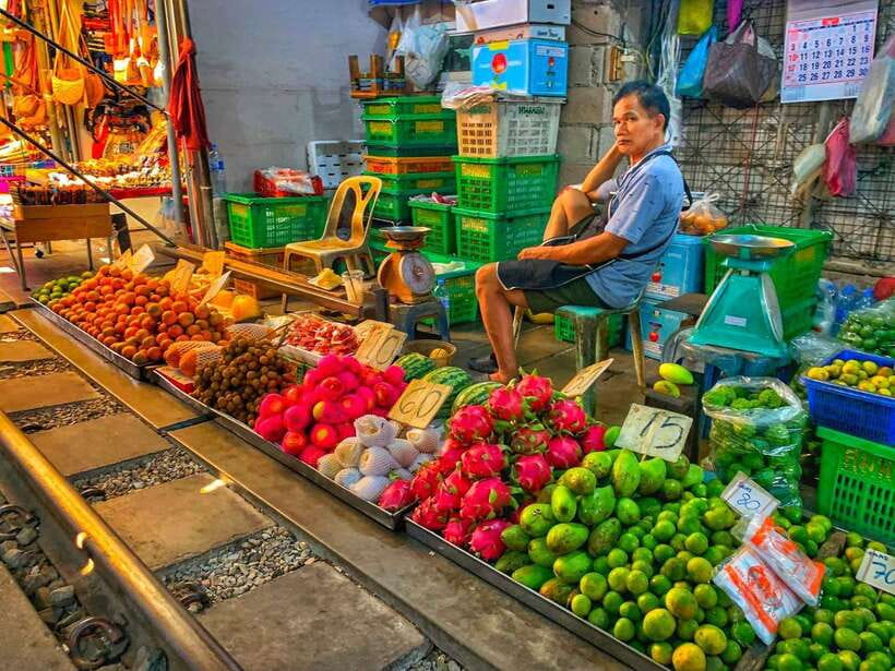 Bangkok: Train Market & Floating Market with Boat Ride - What to bring (so your day isn’t a sunburn)