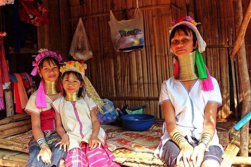 Chiang Mai: Chiang Rai Temples, Karen Tribe and Hot Springs - Karen long-neck Mae Kachan village: a cultural stop that asks for respect