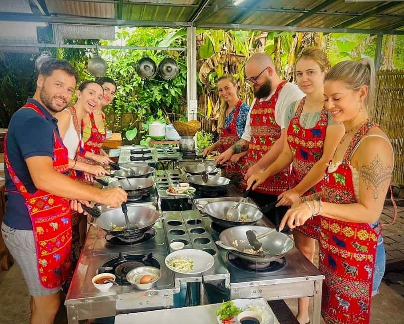 Chiang Mai: Cooking Class, Market & Thai Herbs Garden Tour - Thai Herb Garden + the Organic Kitchen Garden Setting