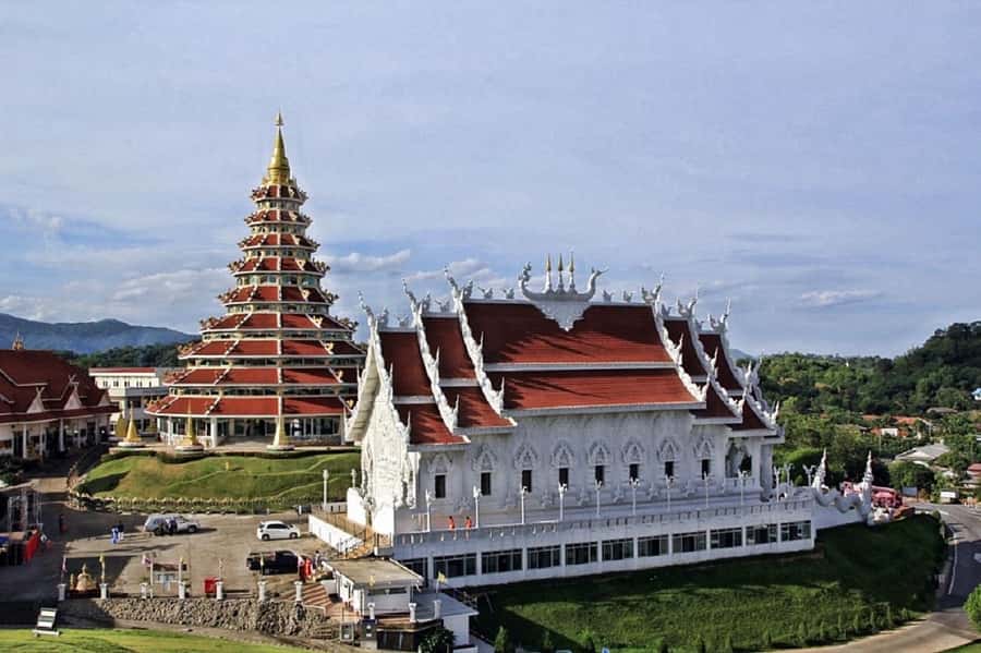 Chiang Rai White Temple and Blue Temple Day Tour - What to bring and wear so you’re comfortable all day