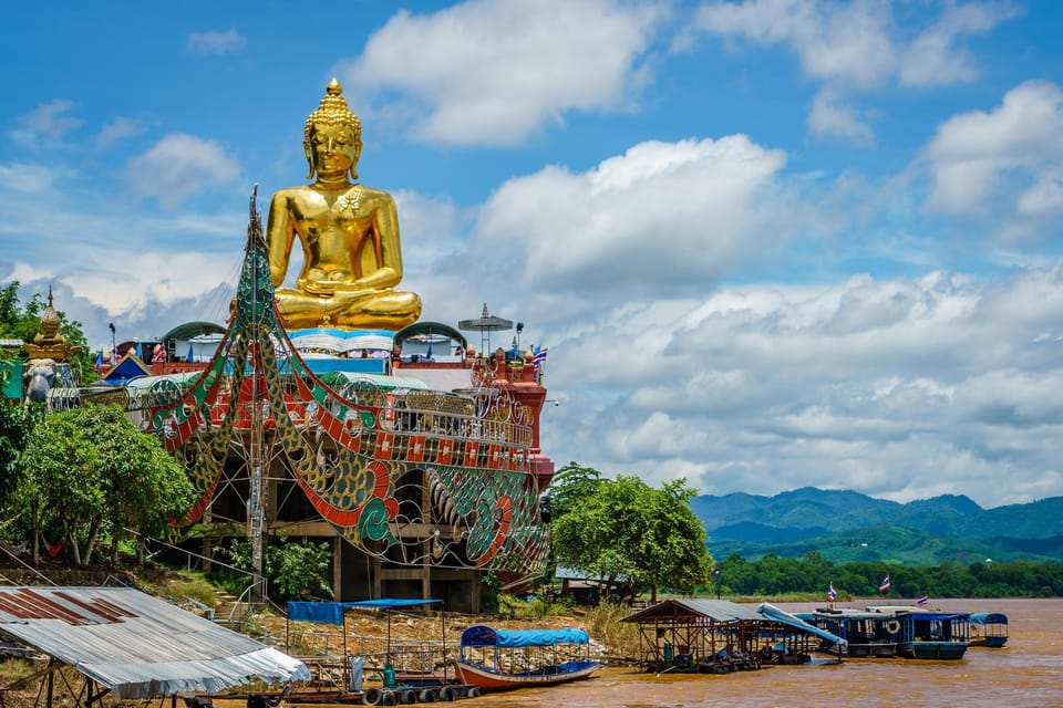 Chiang Rai White Temple and Blue Temple Day Tour - Lunch and Wat Rong Suea-Ten: vivid Blue Temple with a Thai-food break