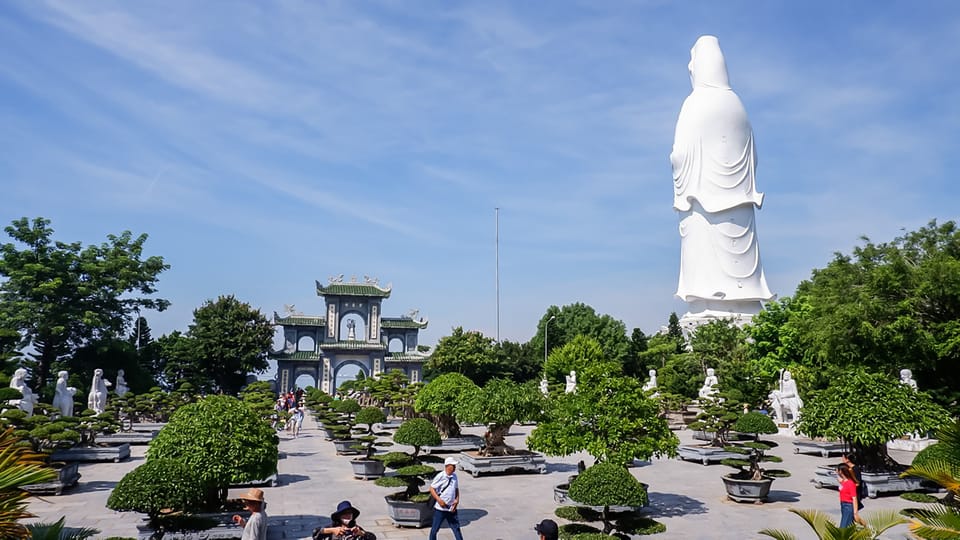 Da Nang: Lady Buddha, Marble Mountains, and Am Phu Cave Tour - Lunch in Da Nang: Fuel Without Losing the Day