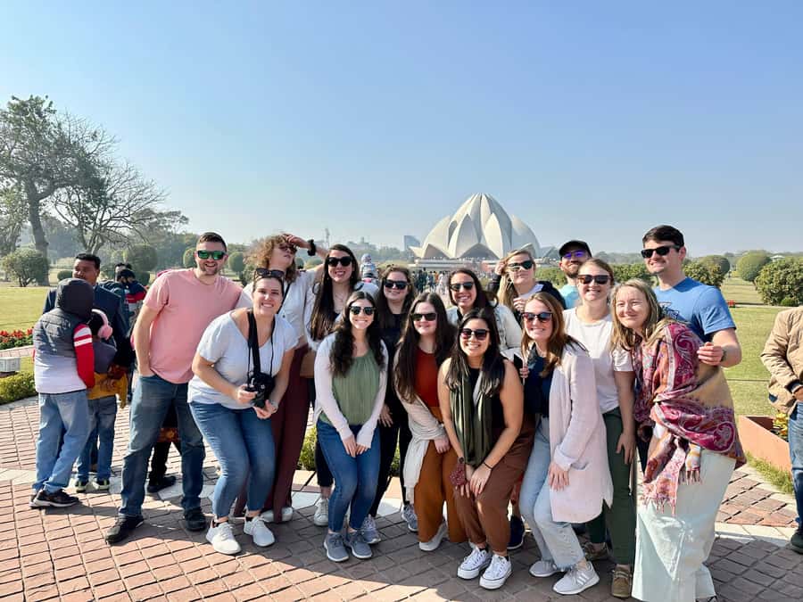 Delhi: Full or Half-Day Old and New Delhi Private Tour - Lotus Temple and India Gate: faith, war memorials, and New Delhi’s big picture
