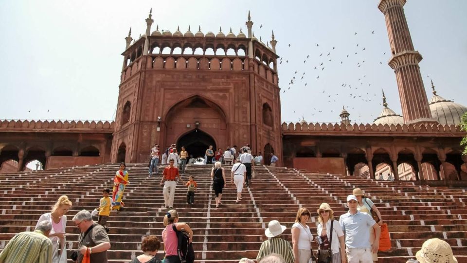Delhi: Private Old & New Delhi Guided Half- or Full-Day Tour - Faith landmarks you shouldn’t skip: Lotus Temple and Gurudwara Bangla Sahib