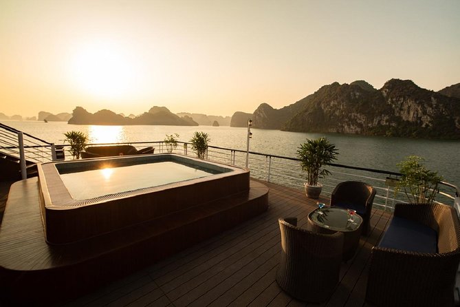 Doris Cruise 5 star cruise 2 days visiting Halong Bay Lan Ha Bay private balcony - Food onboard and the cooking class: comfort plus a little fun