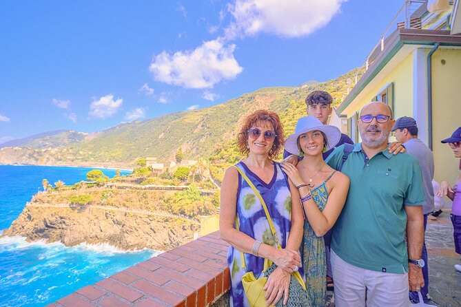 Florence: Cinque Terre Park Day Trip with Optional Street Food - Vernazza by boat (when the sea cooperates): how the 10 minutes changes the day