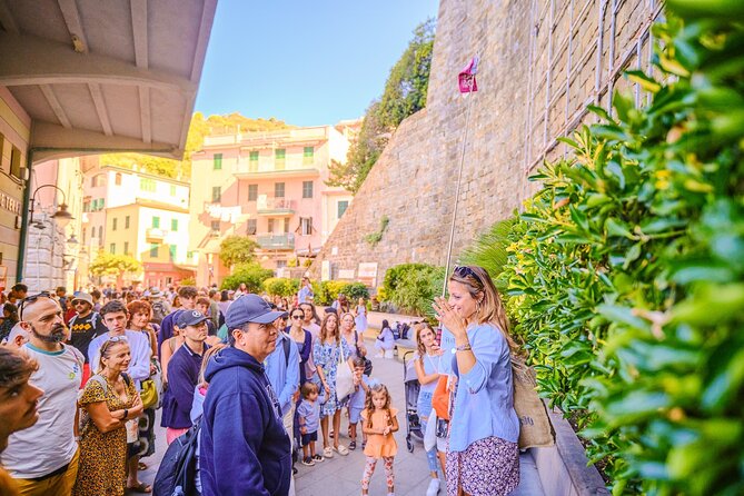 Florence: Cinque Terre Park Day Trip with Optional Street Food - Staying together in a group of up to 50: logistics, toilets, and timing