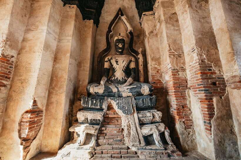 From Bangkok: Ayutthaya Temples Guided Tour with Lunch - How the guide keeps things moving (and keeps you engaged)
