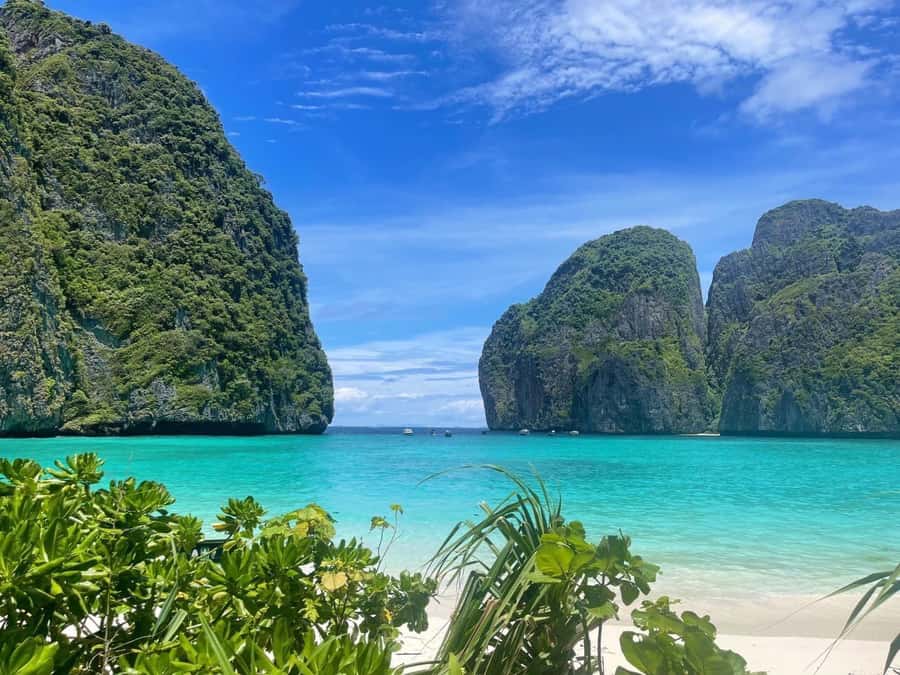 From Krabi: Phi Phi Early Bird & 4 Islands by Speedboat - Maya Bay: iconic, but the rules keep it real
