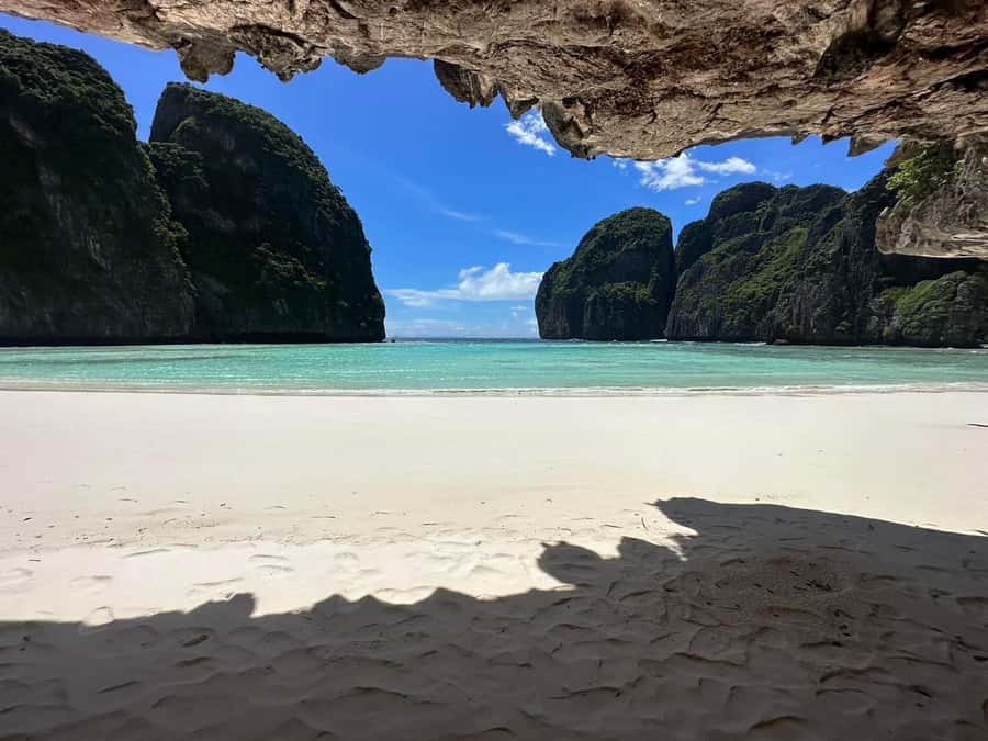 From Krabi: Phi Phi Early Bird & 4 Islands by Speedboat - Pileh Lagoon: the calm emerald-water stop for your best photos