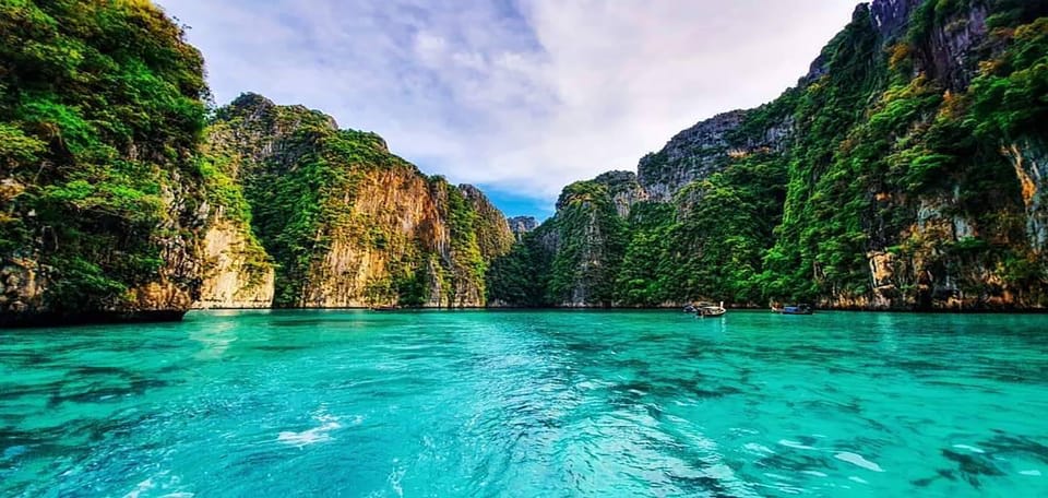 From Krabi: Phi Phi Islands Speedboat Day Tour - Pileh Lagoon and Ko Phi Phi Le: the snorkeling time that makes the day worth it