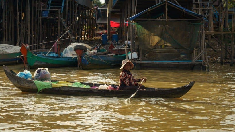 From Siem Reap: Kampong Phluk Floating Village Tour by Boat - Meeting Kompong Phluk: Homes on Stilts and Lake-Side Life