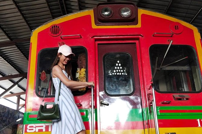 Half-Day Railway Market and Floating Market Tour in Thailand - Guides and Language Options: English Plus Local Support