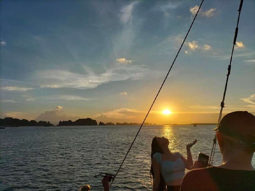 Hanoi: Full-Day Halong Bay Cruise with Swimming & Kayak Tour - Small logistics that can make or break your day