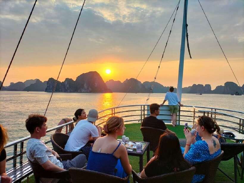 Hanoi: Full-Day Halong Bay Cruise with Swimming & Kayak Tour - Luon Cave kayaking: quiet water time in a famous spot