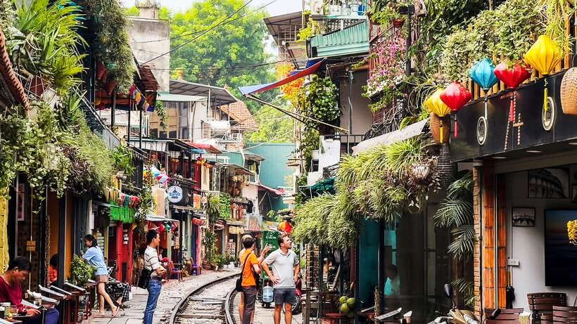 Hanoi: Guided Food Tour with Train Street Visit - A Four-Hour Food Crawl That Ends at Hanoi’s Most Famous Train Moment