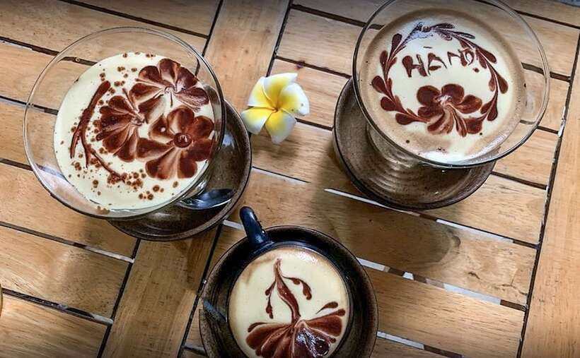 Hanoi: Guided Food Tour with Train Street Visit - Bánh Mì and Kem Xôi: Crunch, Flavor Bursts, and Cold-Sweet Dessert