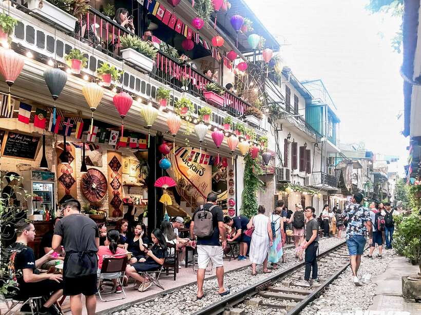 Hanoi: Guided Food Tour with Train Street Visit - How the Tour Moves: Walking in the Old Quarter and Taxi Jumps